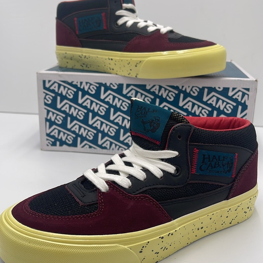 Vans WMNS Half Cab VIt L Vintage Sport Port Royale
VN0A5KC7FSJ
Sneakers - Picture 14 of 16